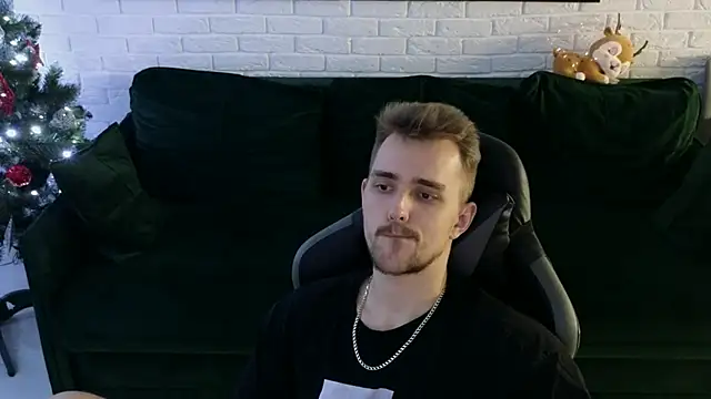 Snapshot of Larstar01 chatting on 12-11-24, 05:00 Larstar01 online show from 12-11-24, 05:00