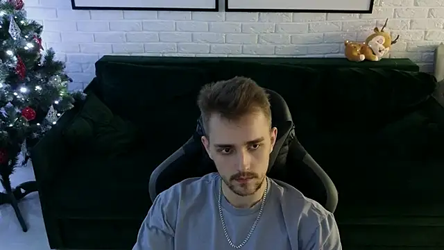 Snapshot of Larstar01 chatting on 12-12-24, 02:26 Larstar01 online show from 12-12-24, 02:26