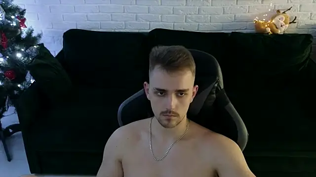 Snapshot of Larstar01 chatting on 12-18-24, 04:42 Larstar01 online show from 12-18-24, 04:42