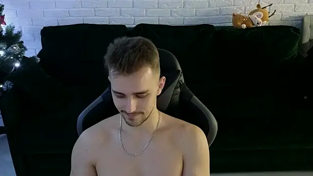 Snapshot of Larstar01 chatting on 12-22-24, 05:01 Larstar01 online show from 12-22-24, 05:01