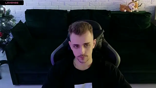 Snapshot of Larstar01 chatting on 12-30-24, 03:36 Larstar01 online show from 12-30-24, 03:36