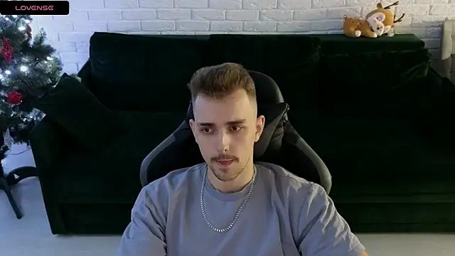 Snapshot of Larstar01 chatting on 12-31-24, 03:45 Larstar01 online show from 12-31-24, 03:45