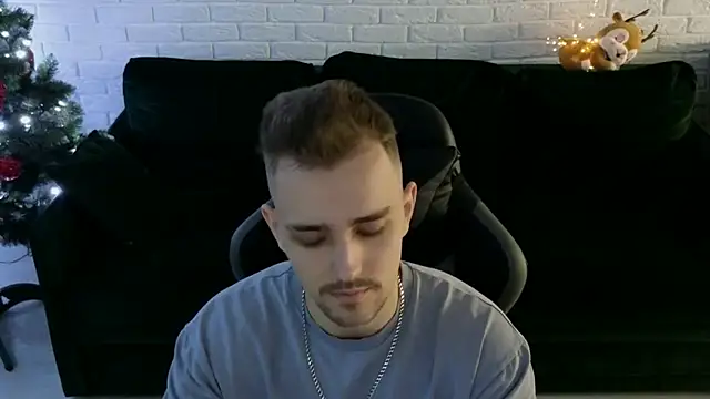 Snapshot of Larstar01 chatting on 12-31-24, 05:07 Larstar01 online show from 12-31-24, 05:07