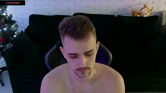 Snapshot of Larstar01 chatting on 01-07-25, 09:18 Larstar01 online show from 01-07-25, 09:18