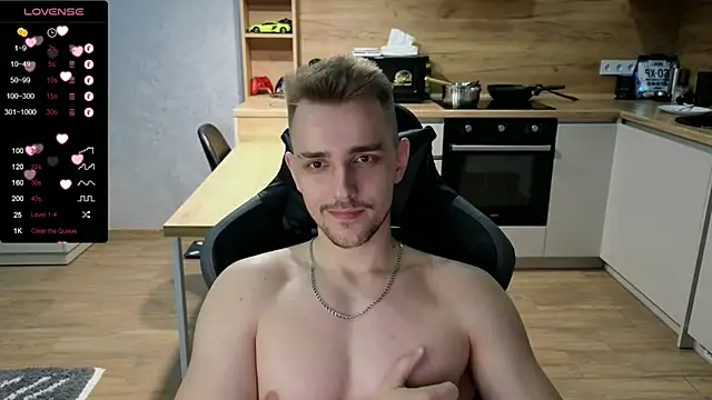 Snapshot of Larstar01 chatting on 01-29-25, 01:48 Larstar01 online show from 01-29-25, 01:48