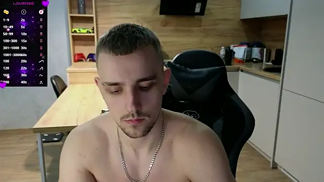 Snapshot of Larstar01 chatting on 03-05-25, 11:38 Larstar01 online show from 03-05-25, 11:38