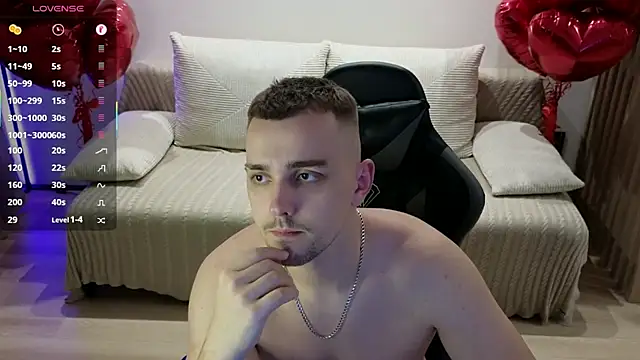 Snapshot of Larstar01 chatting on 10-28-25, 10:23 Larstar01 online show from 10-28-25, 10:23