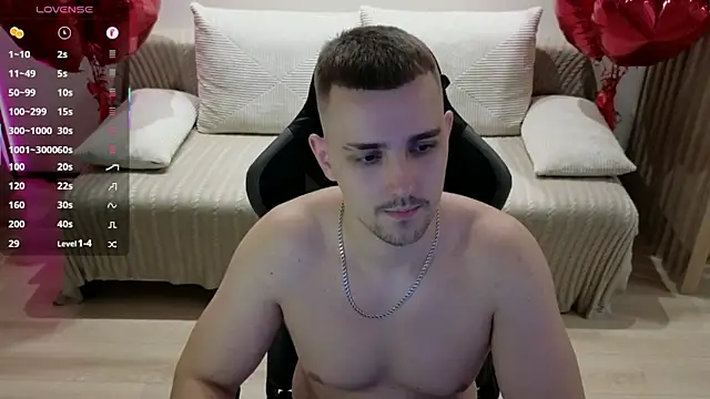 Snapshot of Larstar01 chatting on 10-29-25, 10:44 Larstar01 online show from 10-29-25, 10:44