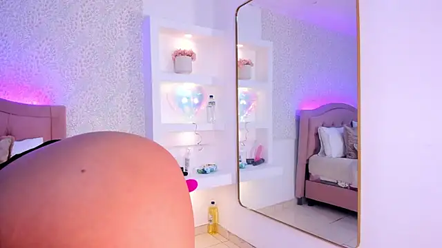 Emi latingirl online show from 03-13-26, 07:20