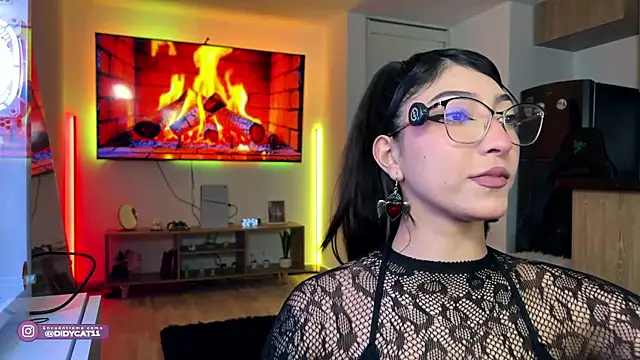 Snapshot of MarianaBranzz chatting on 05-23-26, 05:56 MarianaBranzz online show from 05-23-26, 05:56