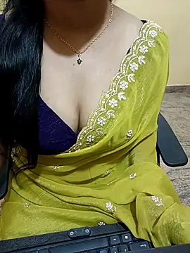 Snapshot of Nithya_05 chatting on 10-13-25, 04:56 Nithya 05 online show from 10-13-25, 04:56