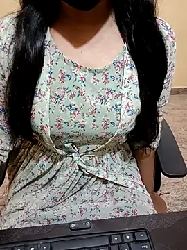 Snapshot of Nithya_05 chatting on 10-30-25, 05:09 Nithya 05 online show from 10-30-25, 05:09
