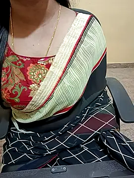 Snapshot of Nithya_05 chatting on 11-08-25, 05:34 Nithya 05 online show from 11-08-25, 05:34
