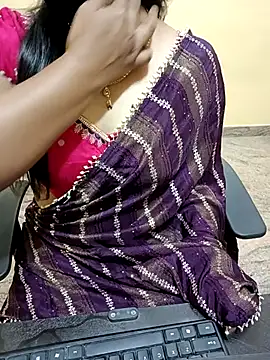 Snapshot of Nithya_05 chatting on 11-12-25, 04:29 Nithya 05 online show from 11-12-25, 04:29