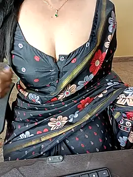 Snapshot of Nithya_05 chatting on 11-26-25, 04:52 Nithya 05 online show from 11-26-25, 04:52