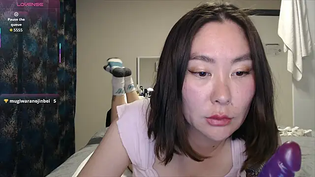 Maya Kumashiro online show from 11-28-25, 09:28