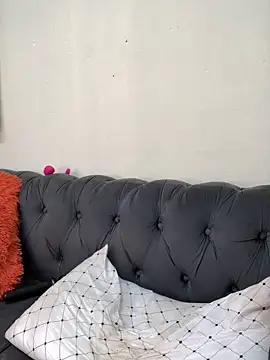 Nicole Liam  online show from 12-15-25, 04:39