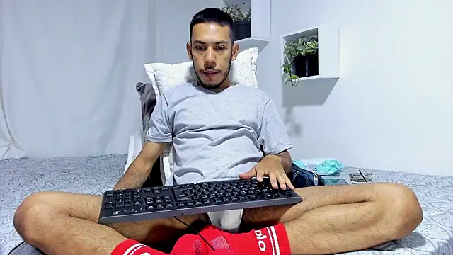 Snapshot of Aronxxs chatting on 01-22-25, 10:07 Aronxxs online show from 01-22-25, 10:07