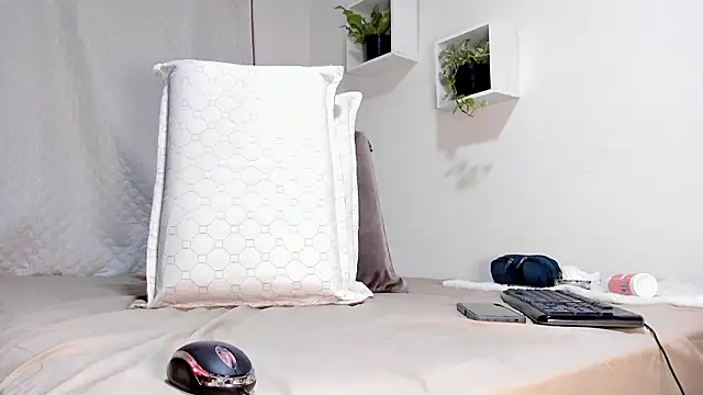 Snapshot of Aronxxs chatting on 02-24-25, 09:21 Aronxxs online show from 02-24-25, 09:21