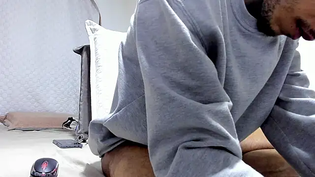 Snapshot of Aronxxs chatting on 02-27-25, 11:10 Aronxxs online show from 02-27-25, 11:10