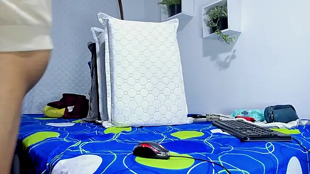 Snapshot of Aronxxs chatting on 03-22-25, 10:49 Aronxxs online show from 03-22-25, 10:49