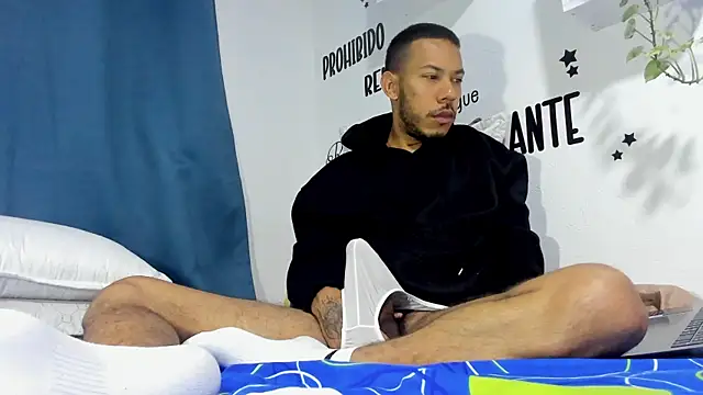 Snapshot of Aronxxs chatting on 10-20-25, 11:10 Aronxxs online show from 10-20-25, 11:10