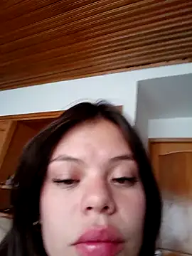Snapshot of Violeta_12- chatting on 05-15-26, 08:27 Violeta 12- online show from 05-15-26, 08:27