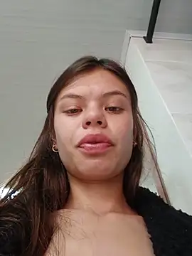 Snapshot of Violeta_12- chatting on 05-30-26, 04:15 Violeta 12- online show from 05-30-26, 04:15