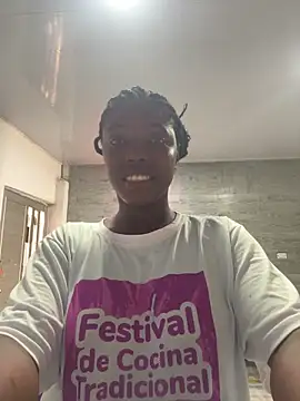 Snapshot of Alessiiaa_ chatting on 07-30-26, 01:21 Alessiiaa online show from 07-30-26, 01:21