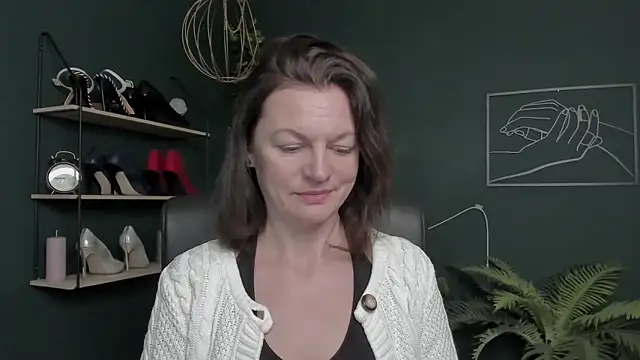 VivianWILD online show from 11-10-25, 07:40