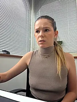 Snapshot of lucie_mehott chatting on 05-19-26, 11:38 lucie mehott online show from 05-19-26, 11:38