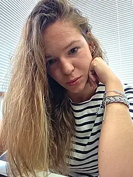 Snapshot of lucie_mehott chatting on 07-28-26, 10:10 lucie mehott online show from 07-28-26, 10:10