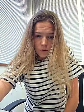 Snapshot of lucie_mehott chatting on 07-28-26, 11:17 lucie mehott online show from 07-28-26, 11:17