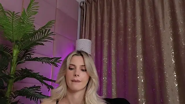 Elliblue online show from 10-18-25, 12:57