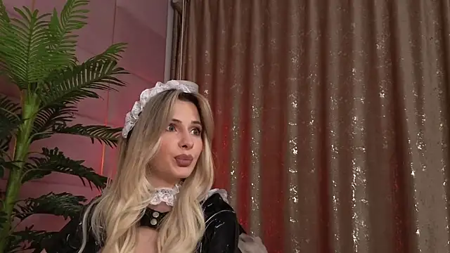 Elliblue online show from 10-31-25, 10:33