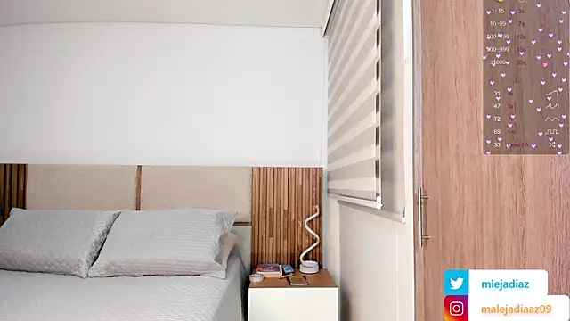 Snapshot of MalejaDiaz_ chatting on 09-27-25, 05:40 MalejaDiaz online show from 09-27-25, 05:40