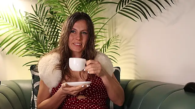 AnnittaStar online show from 12-19-25, 03:35