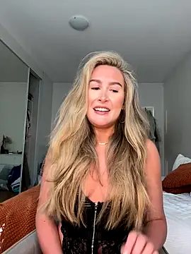 heidihulaa online show from 10-15-25, 07:19
