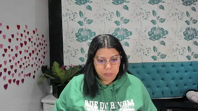 Snapshot of LindaBreeS chatting on 01-28-25, 01:38 LindaBreeS online show from 01-28-25, 01:38