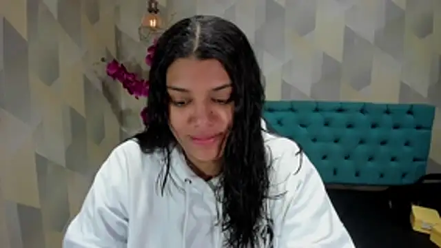 Snapshot of LindaBreeS chatting on 10-25-25, 01:29 LindaBreeS online show from 10-25-25, 01:29