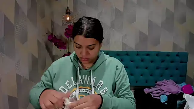 Snapshot of LindaBreeS chatting on 10-26-25, 12:33 LindaBreeS online show from 10-26-25, 12:33