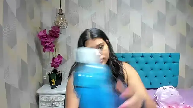 LindaBreeS online show from 05-19-26, 02:34