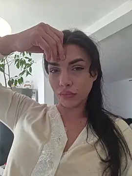 Snapshot of JolieLizz chatting on 10-29-25, 01:02 JolieLizz online show from 10-29-25, 01:02