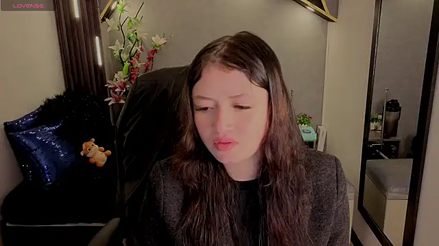 Snapshot of almma_shy chatting on 09-30-25, 02:00 almma shy online show from 09-30-25, 02:00