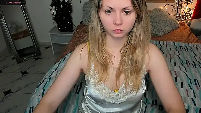 Snapshot of SmilingEmily_ chatting on 12-11-24, 07:42 SmilingEmily online show from 12-11-24, 07:42