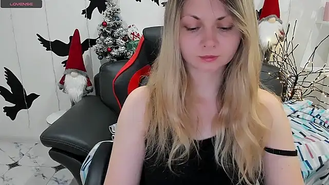 Snapshot of SmilingEmily_ chatting on 12-14-24, 07:40 SmilingEmily online show from 12-14-24, 07:40