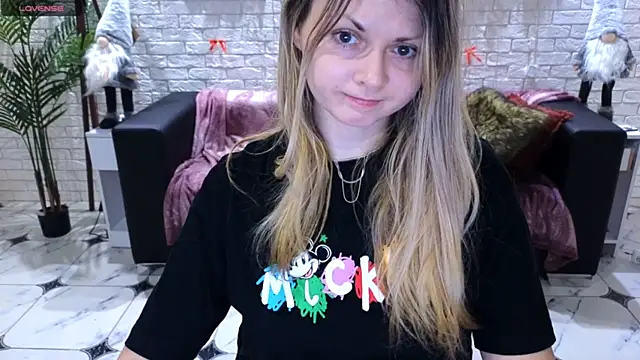Snapshot of SmilingEmily_ chatting on 12-24-24, 07:28 SmilingEmily online show from 12-24-24, 07:28