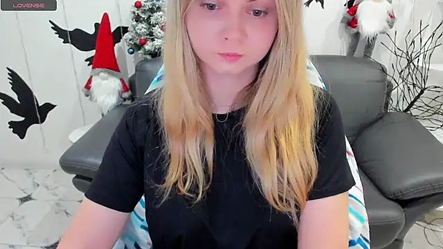 Snapshot of SmilingEmily_ chatting on 12-27-24, 07:29 SmilingEmily online show from 12-27-24, 07:29
