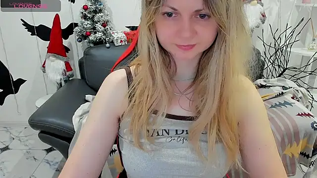 Snapshot of SmilingEmily_ chatting on 01-06-25, 07:42 SmilingEmily online show from 01-06-25, 07:42