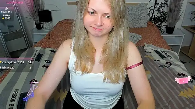 Snapshot of SmilingEmily_ chatting on 01-31-25, 11:13 SmilingEmily online show from 01-31-25, 11:13